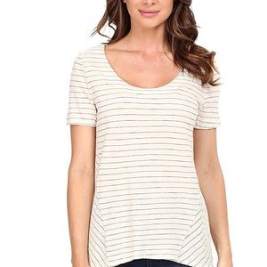 Three dots tee in soft cotton ivory striped